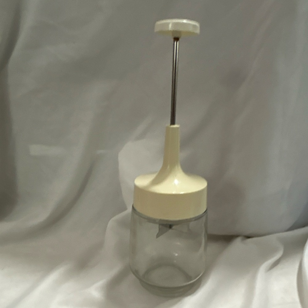 Vintage Gemco Glass Nut Chopper Manual Food Grinder Cream White Made in USA‎
